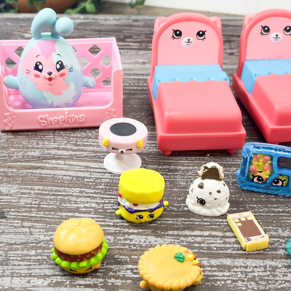 Mixed Lot 19 Pieces Shopkins Furniture & Accessories Moose Toys - Picture 5 of 5